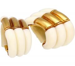 Natural White Agate Clip On Retro Earrings in 18K Yellow Gold - 3504789