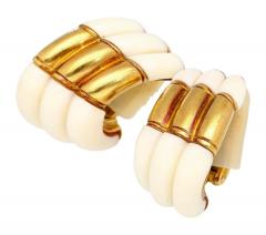 Natural White Agate Clip On Retro Earrings in 18K Yellow Gold - 3504791