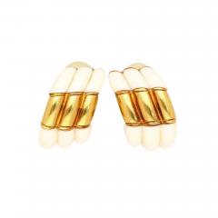 Natural White Agate Clip On Retro Earrings in 18K Yellow Gold - 3570406