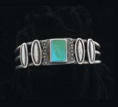 Navajo bracelet with rectangular center stone - 1319239