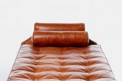 Neoclassical Daybed in Antique Chestnut Leather with Walnut and Brass Base - 3253667