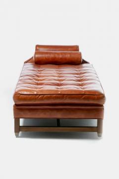Neoclassical Daybed in Antique Chestnut Leather with Walnut and Brass Base - 3253669
