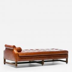 Neoclassical Daybed in Antique Chestnut Leather with Walnut and Brass Base - 3254769