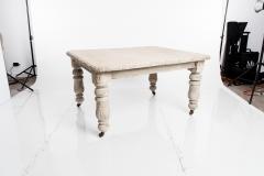 OAK DINING TABLE - 1138919