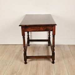 One Drawer Walnut Tavern Table English or American circa 1720 - 4552065