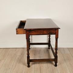 One Drawer Walnut Tavern Table English or American circa 1720 - 4552066