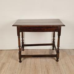 One Drawer Walnut Tavern Table English or American circa 1720 - 4552067