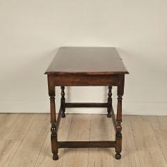 One Drawer Walnut Tavern Table English or American circa 1720 - 4552068