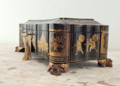 Opulent Scalloped Lacquered Chinese Export Box circa 1850 - 2791372