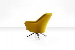 Osvaldo Borsani Osvaldo Borsani P32 Lounge Chair in Ochre Yellow Velvet for Tecno Italy 1956 - 932149