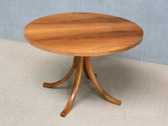 Osvaldo Borsani Osvaldo Borsani Sculptural Round Dining Table in Walnut Varedo Italy 1945 - 4504441