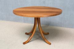 Osvaldo Borsani Osvaldo Borsani Sculptural Round Dining Table in Walnut Varedo Italy 1945 - 4504453