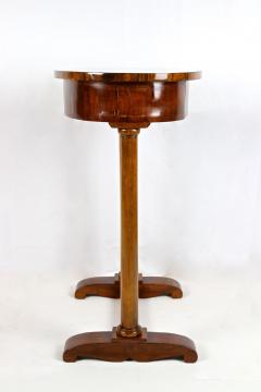 Oval 19th Century Biedermeier Nutwood Side Table Austria circa 1830 - 3524727