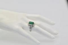 Oval Emerald Diamond and 18 Karat Gold Cocktail Ring 5 80 Total Carat Weight - 3449193