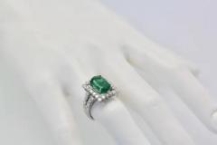 Oval Emerald Diamond and 18 Karat Gold Cocktail Ring 5 80 Total Carat Weight - 3449196