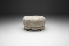 Oval Ottoman in Sheepskin Europe Mid 20th Century - 4604292