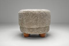 Oval Ottoman in Sheepskin Europe Mid 20th Century - 4604296