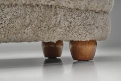 Oval Ottoman in Sheepskin Europe Mid 20th Century - 4611035