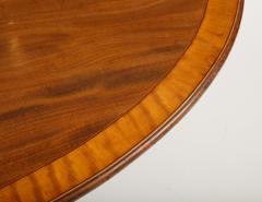 Oval mahogany breakfast table banded in satinwood  - 2785982