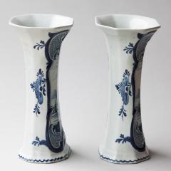 PAIR OF 18TH CENTURY OCTAGONAL DELFT VASES - 1140175