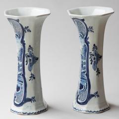 PAIR OF 18TH CENTURY OCTAGONAL DELFT VASES - 3768088