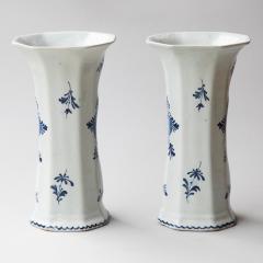 PAIR OF 18TH CENTURY OCTAGONAL DELFT VASES - 3768089