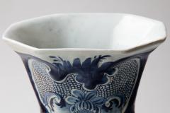 PAIR OF 18TH CENTURY OCTAGONAL DELFT VASES - 3768091
