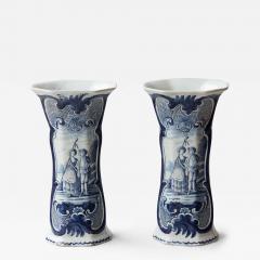 PAIR OF 18TH CENTURY OCTAGONAL DELFT VASES - 3769412