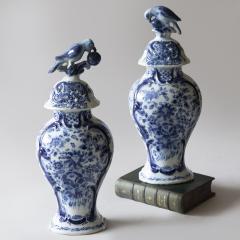 PAIR OF 19TH CENTURY DELFT BALUSTER VASES WITH LIDS - 4359403
