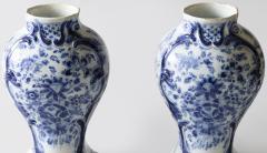 PAIR OF 19TH CENTURY DELFT BALUSTER VASES WITH LIDS - 4359424