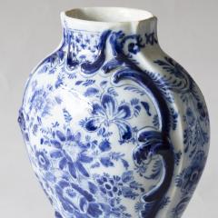 PAIR OF 19TH CENTURY DELFT BALUSTER VASES WITH LIDS - 4359432