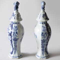 PAIR OF 19TH CENTURY DELFT BALUSTER VASES WITH LIDS - 4359437