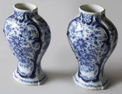 PAIR OF 19TH CENTURY DELFT BALUSTER VASES WITH LIDS - 4359438