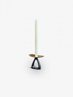 PAIR OF CANDLE HOLDERS WITH PATINATED TRIANGULAR BASE AND POLISHED TOP - 3226006