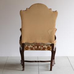 PAIR OF EARLY 18TH CENTURY ITALIAN WALNUT OPEN ARM CHAIRS CIRCA 1720 - 3598611