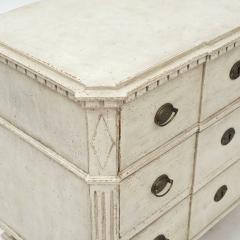 PAIR OF SWEDISH 19TH CENTURY GUSTAVIAN STYLE PAINTED BREAKFRONT CHESTS - 2242198