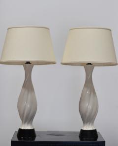 PAIR OF WHITE BALUSTER FORM TABLE LAMPS - 3039004