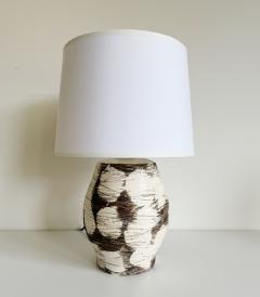 PETITE BROWN WHITE CERAMIC LAMP - 4386280