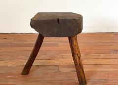 PRIMTIIVE TRIPOD STOOL - 2949078