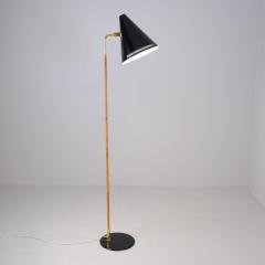 Paavo Tynell Paavo Tynell Nuns Hat Floor Lamp in Black Brass and Rattan Idman 1950s - 4384057