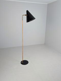 Paavo Tynell Paavo Tynell Nuns Hat Floor Lamp in Black Brass and Rattan Idman 1950s - 4470447