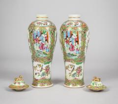 Pair Chinese Rose Medallion Lidded Vases - 3076570