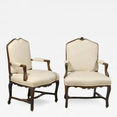 Pair of 18th Century Walnut Arm Chairs from Rhone Valley - 3435369