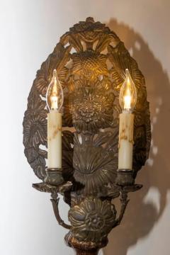 Pair of 19th Century Italian Carved Wood and Gilt Candlesticks with Floral Motif - 4045259