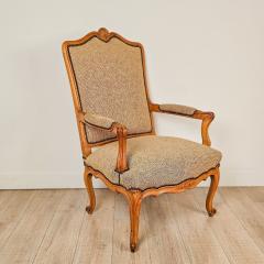 Pair of 19th Century Italian Carved Wooden Chairs in Transitional Style - 3314999