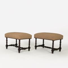 Pair of Baroque Period Turned Walnut Stools French circa 1750 - 4119042