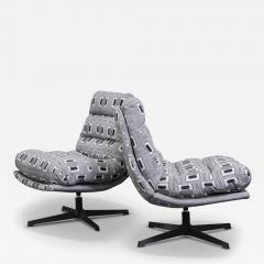 Pair of Black and White Swivel Lounge Chairs - 3925471
