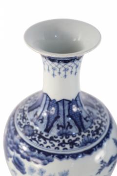 Pair of Chinese Qing Dynasty Style Figurative Scene Porcelain Vases - 4199361