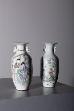 Pair of Chinese porcelain vases - 3873592