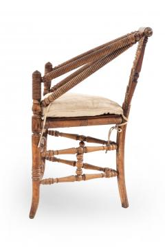 Pair of English Charles II Oak Triangular Chairs - 1419500